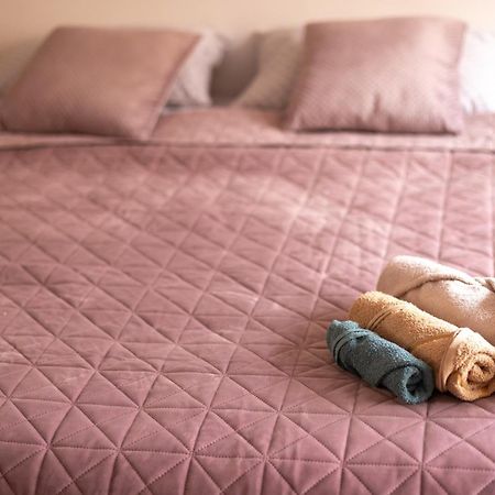 Shared Retro Vintage Luxury Apartment Bukares Bagian luar foto