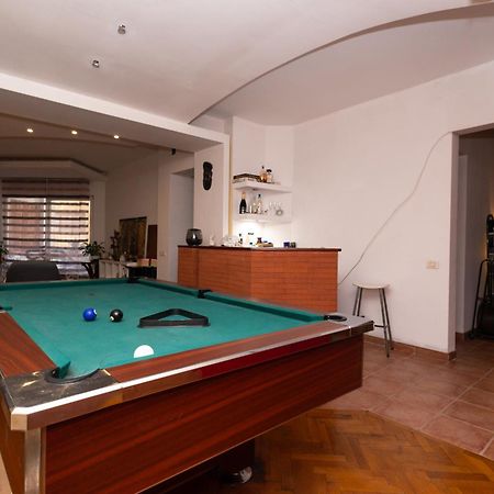 Shared Retro Vintage Luxury Apartment Bukares Bagian luar foto