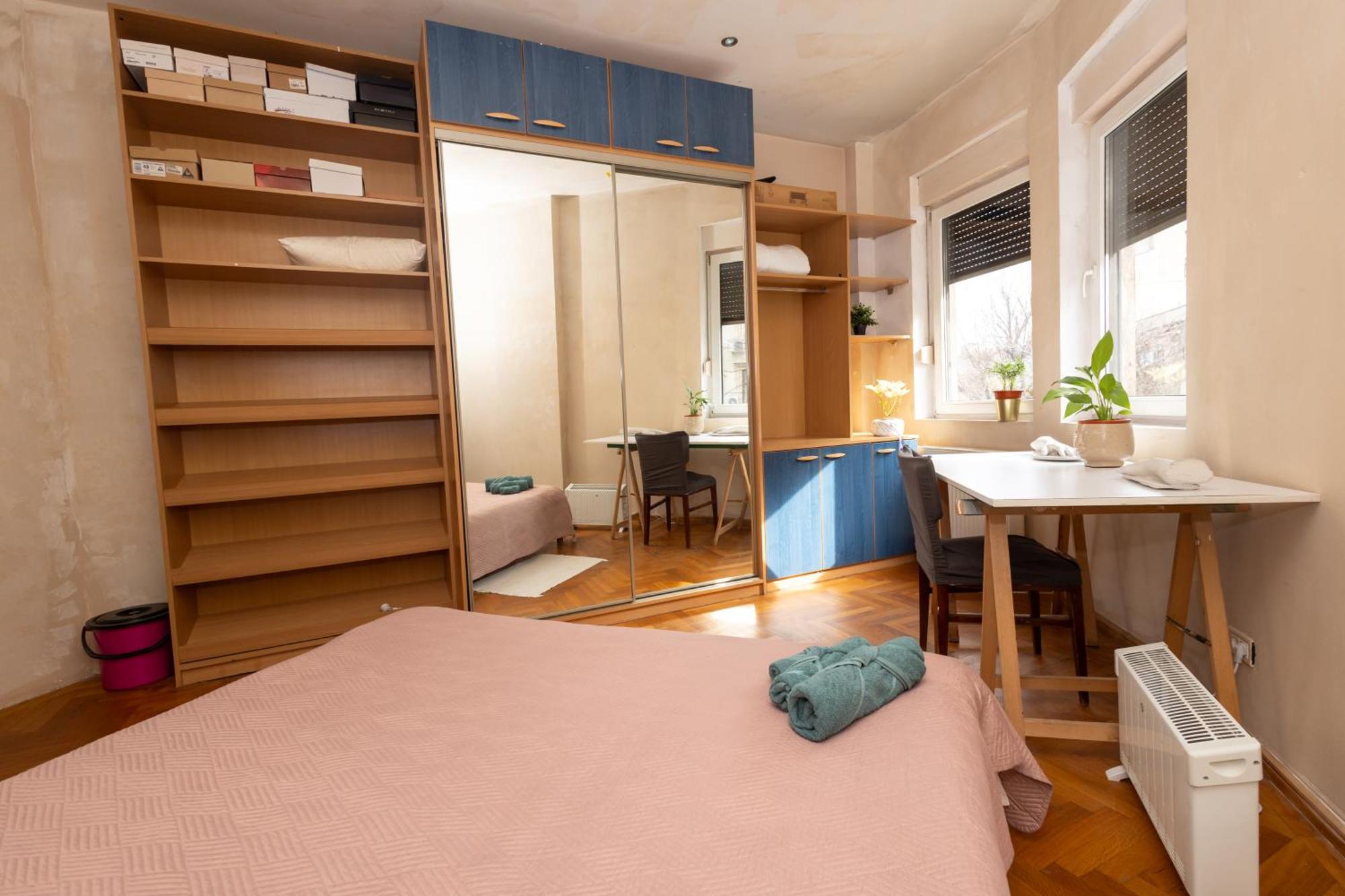 Shared Retro Vintage Luxury Apartment Bukares Bagian luar foto
