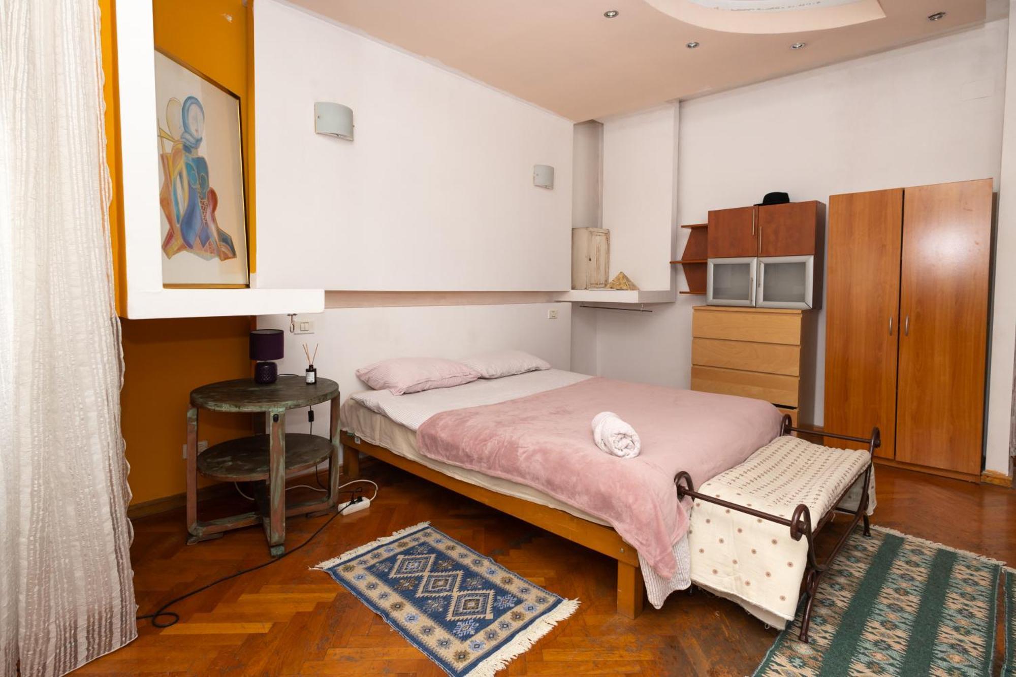 Shared Retro Vintage Luxury Apartment Bukares Bagian luar foto