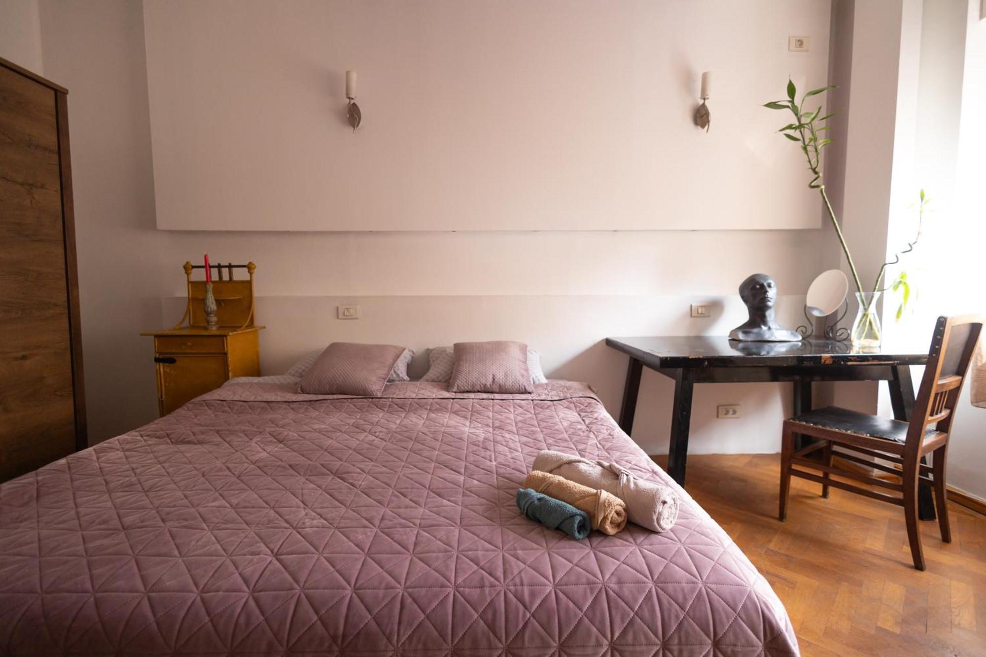 Shared Retro Vintage Luxury Apartment Bukares Bagian luar foto