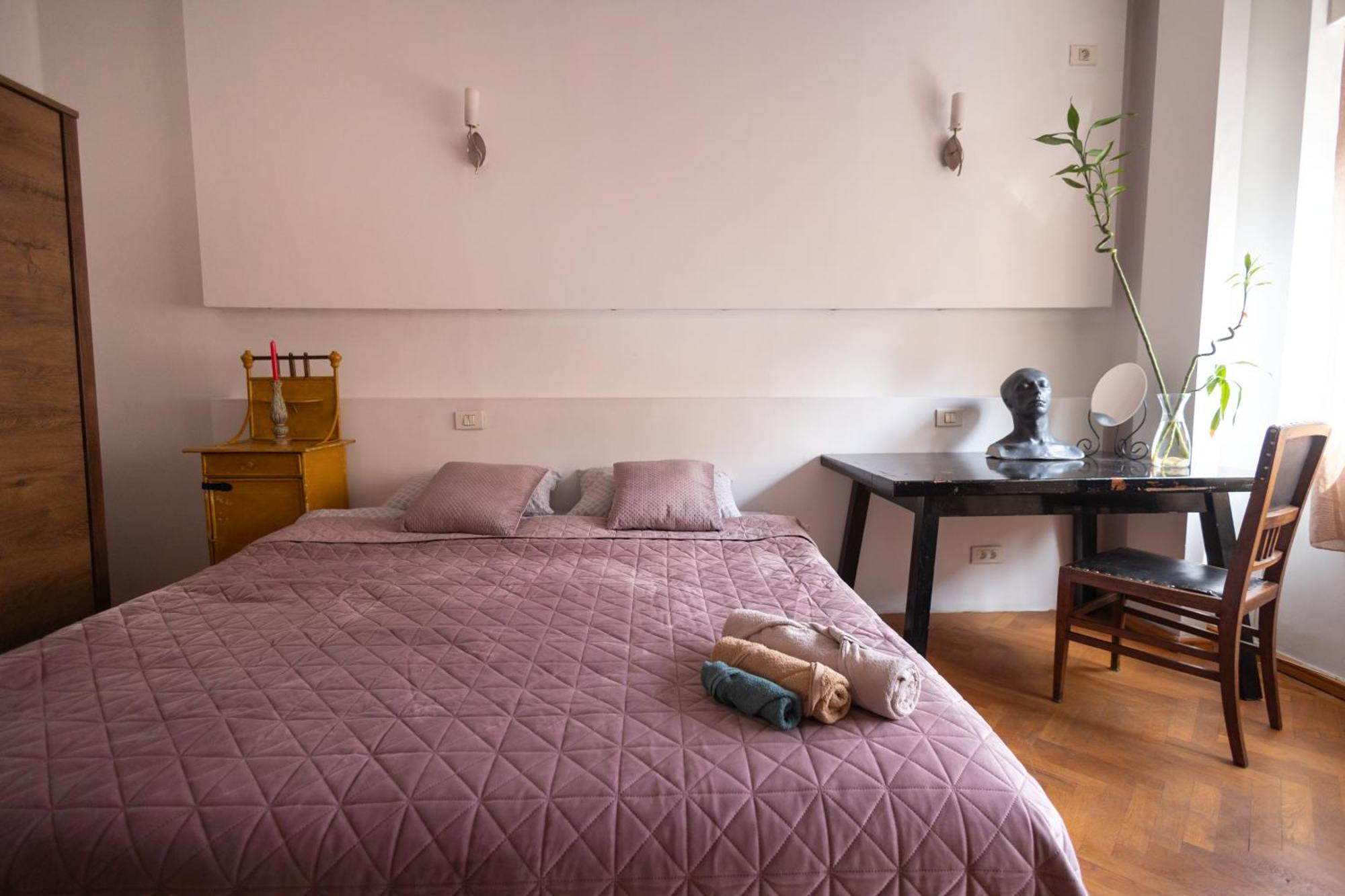 Shared Retro Vintage Luxury Apartment Bukares Bagian luar foto