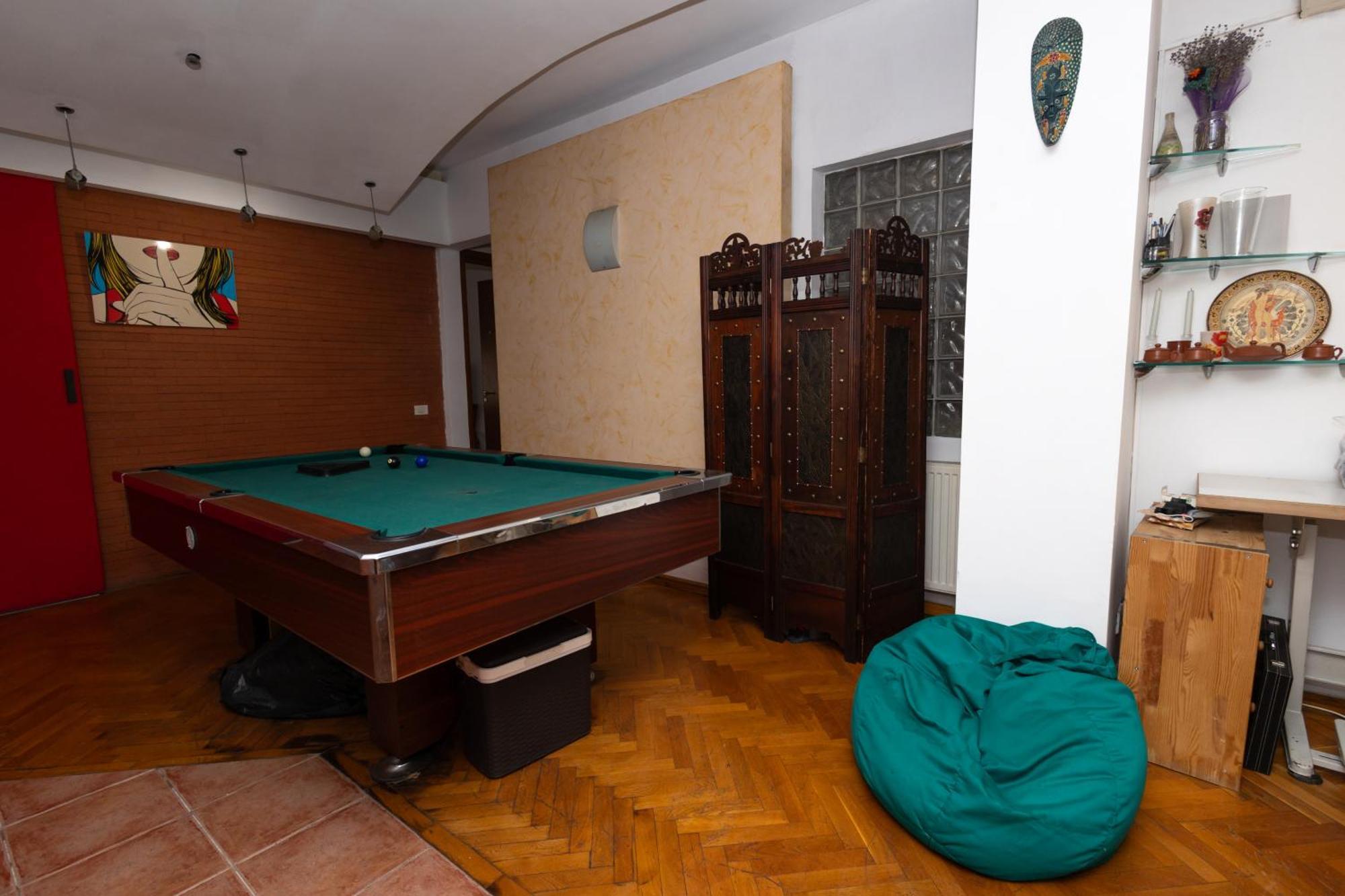 Shared Retro Vintage Luxury Apartment Bukares Bagian luar foto