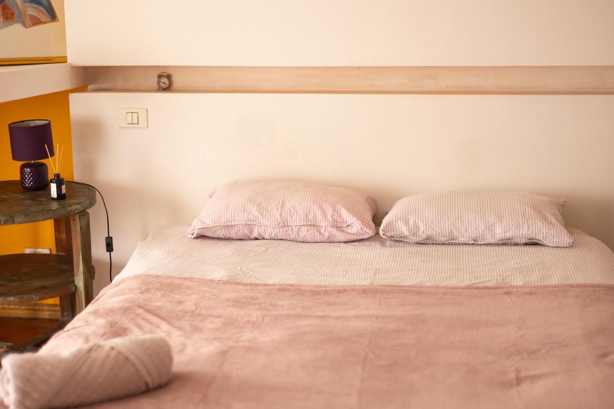 Shared Retro Vintage Luxury Apartment Bukares Bagian luar foto