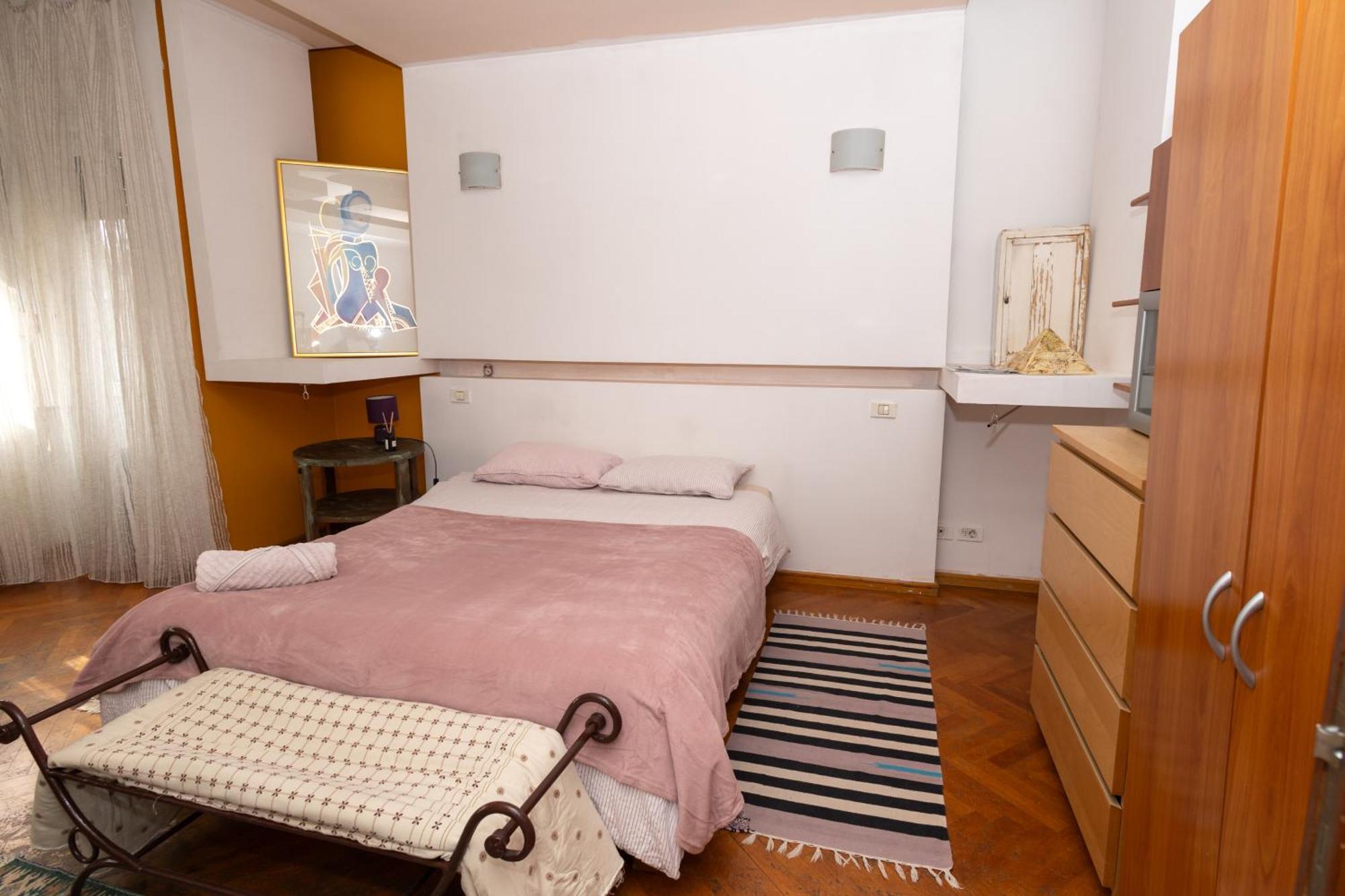 Shared Retro Vintage Luxury Apartment Bukares Bagian luar foto