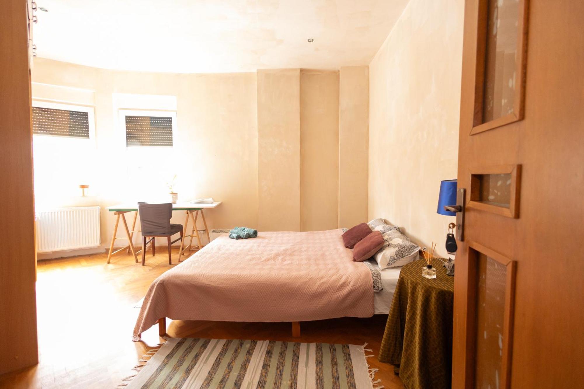 Shared Retro Vintage Luxury Apartment Bukares Bagian luar foto